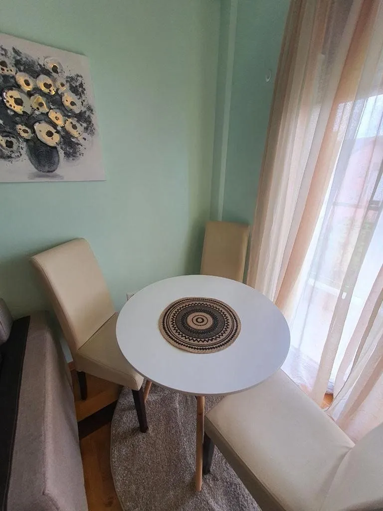 Izdavanje, jednosoban stan, 37m², Blok 6, Podgorica
