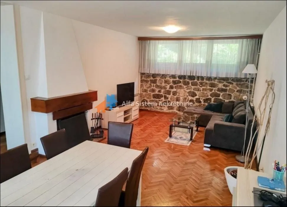 Izdavanje, četvorosoban stan, 125m², Savski Venac, Beograd