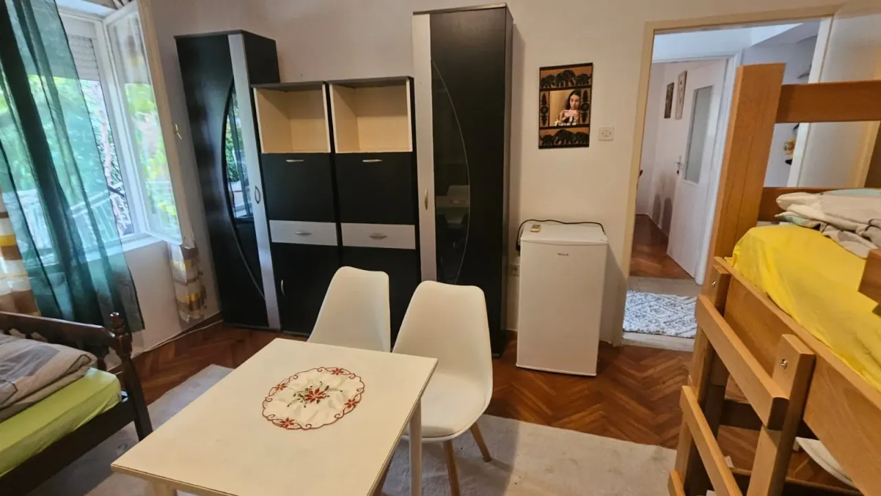 Izdavanje, stan, 90m², Kotor, Crna Gora