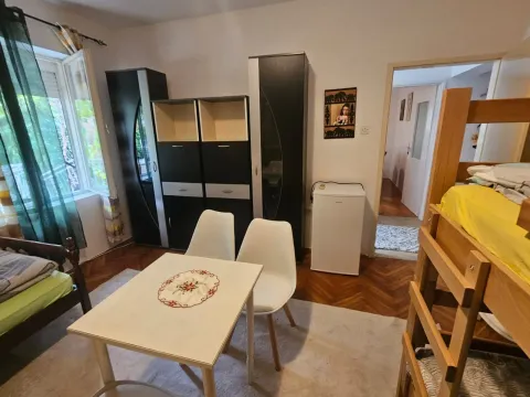 Rent, apartment, 90m², Kotor, Crna Gora - image 1