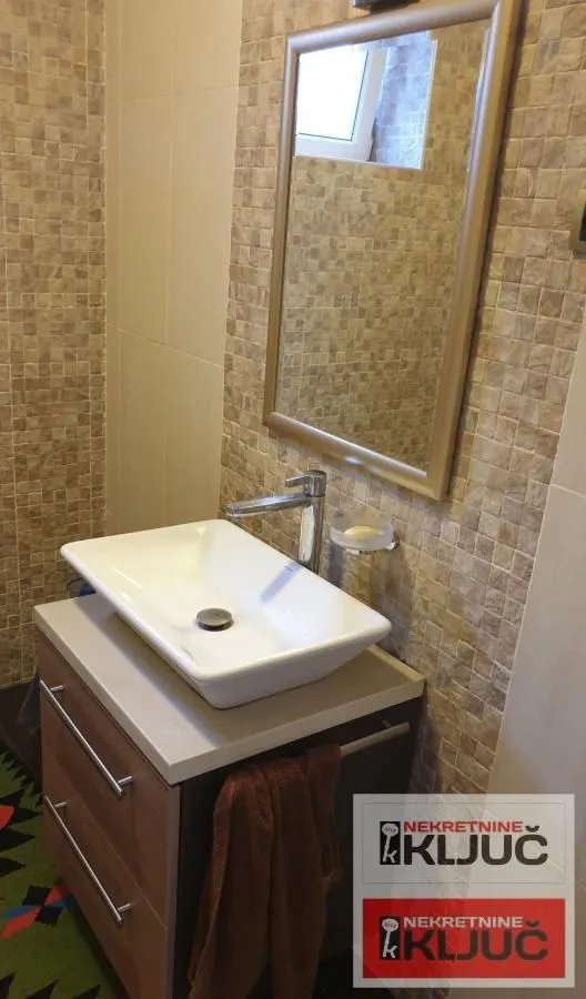Rent, house, 1000m², Kać, Novi Sad Sve Podlokacije