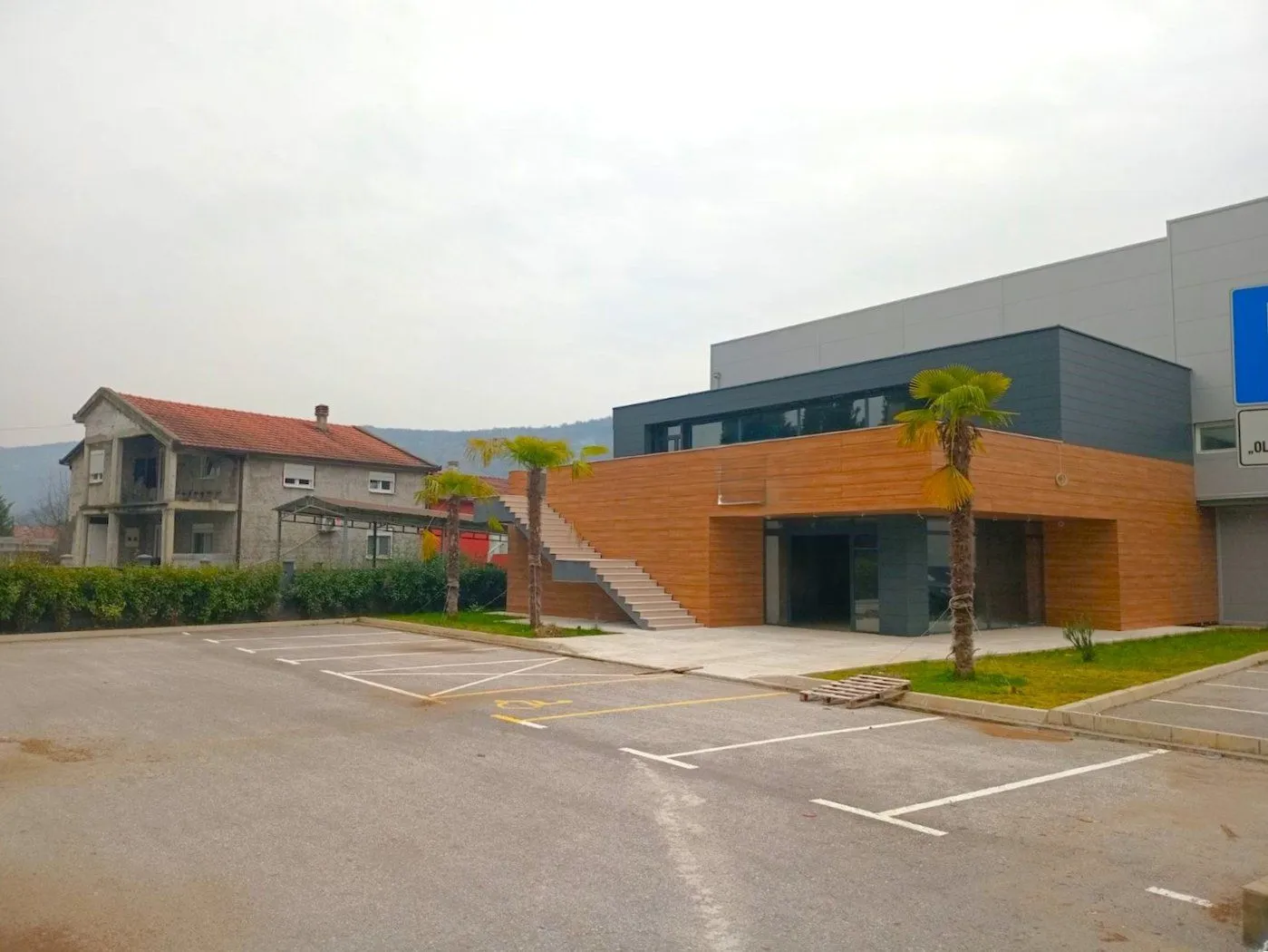 Rent, office space, 500m², Spuž, Danilovgrad