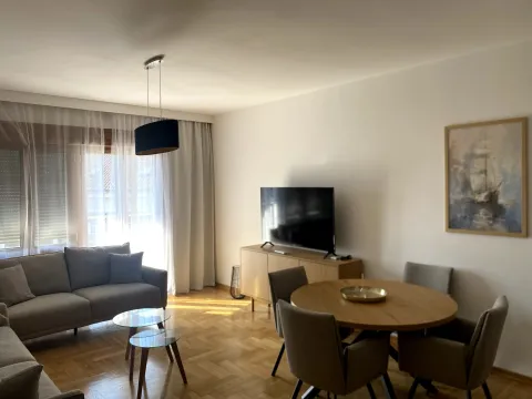 Izdavanje, jednosoban stan, 64m², Centar, Tivat - image 9