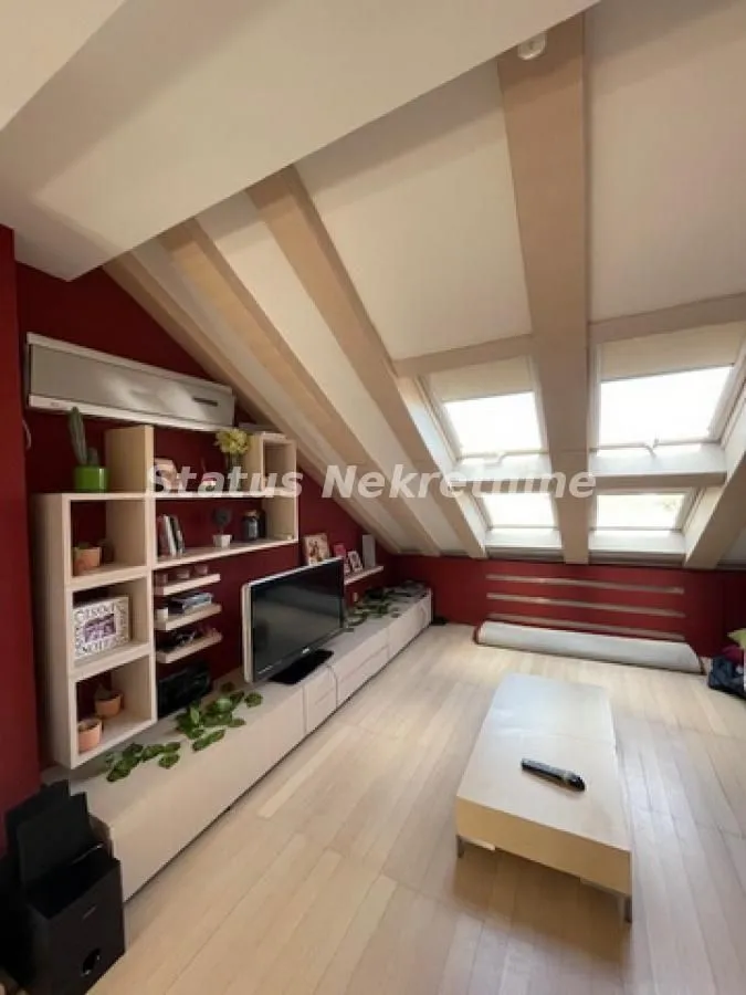 Prodaja, kuća, 250m², Lipov gaj, Novi Sad Sve Podlokacije
