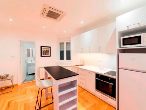Sale, two bedroom apartment, 70m², Stari Grad, Beograd - image 2