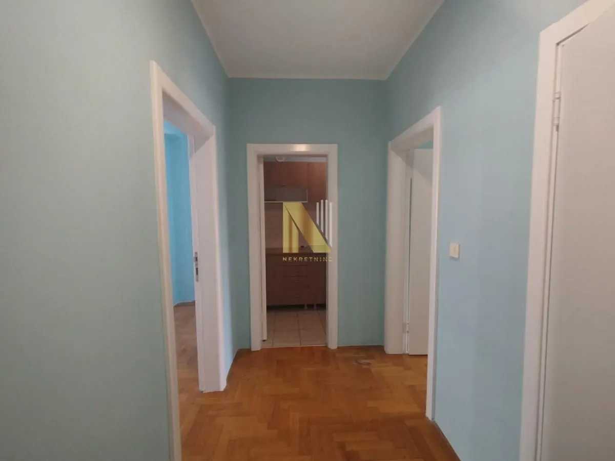 Izdavanje, trosoban stan, 78m², Centar, Novi Sad