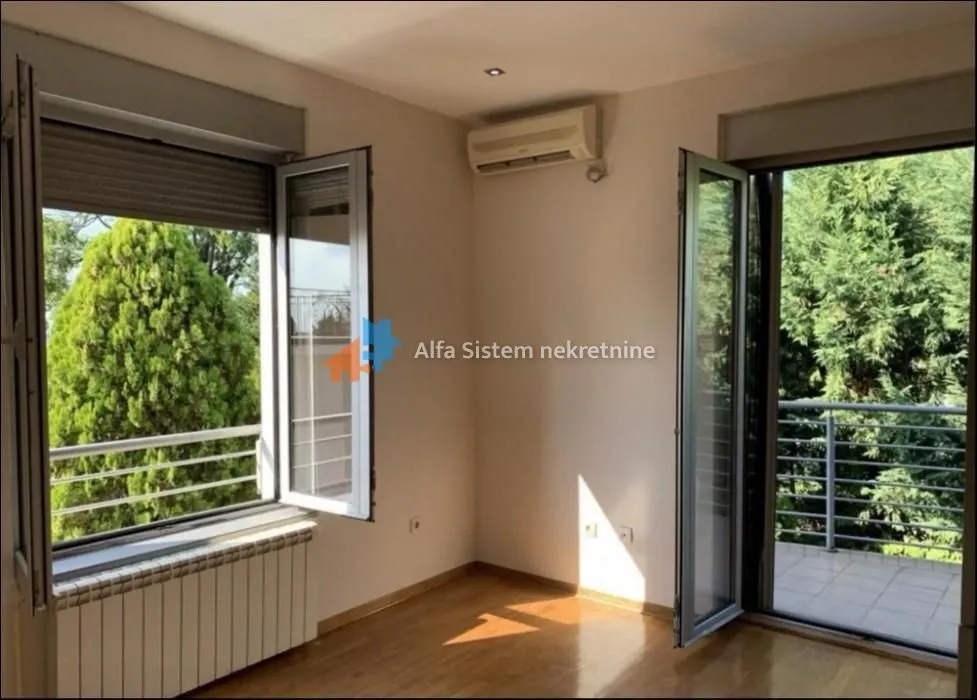 Rent, house, 220m², Senjak, Beograd