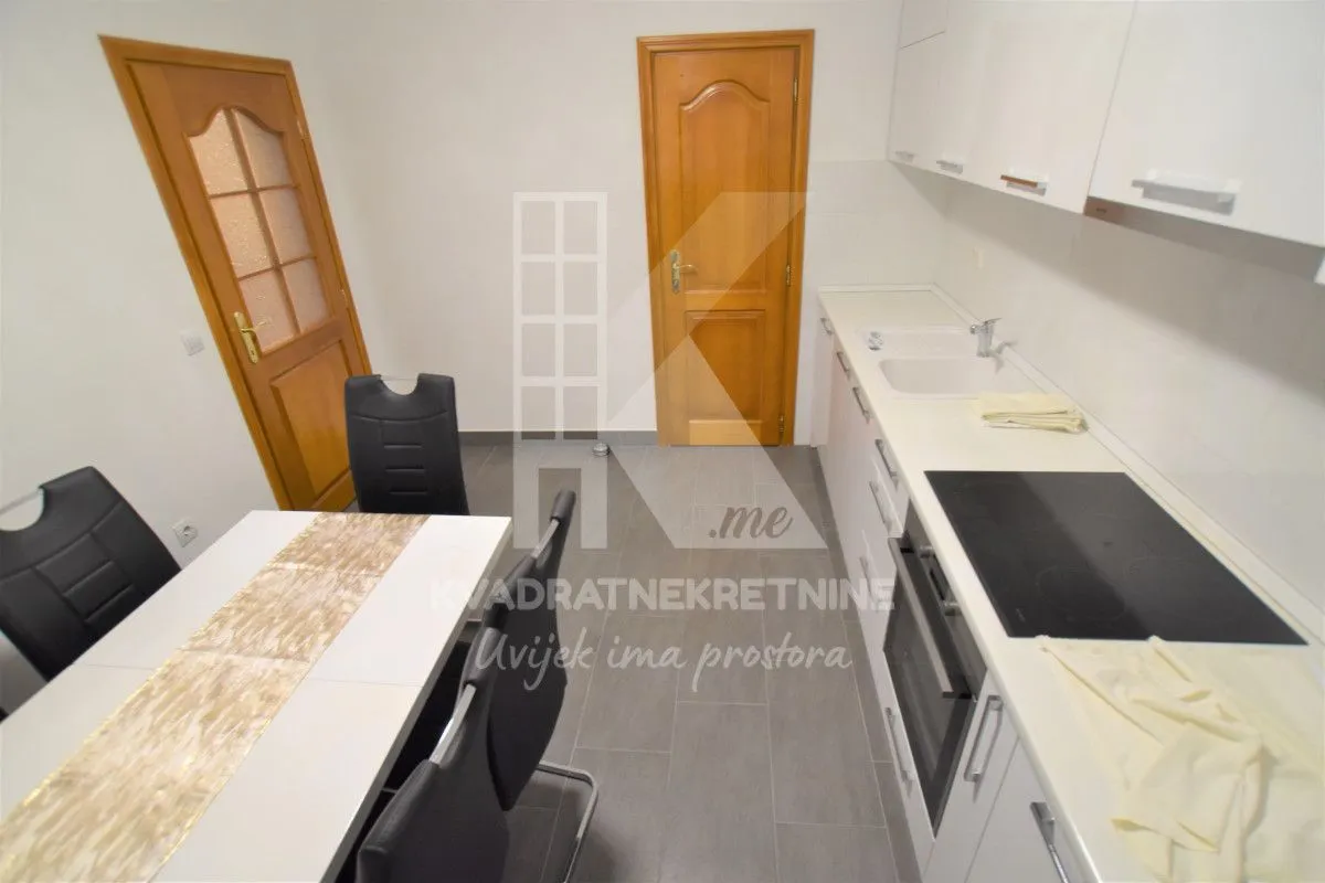 Sale, house, 250m², Zelenika, Podgorica