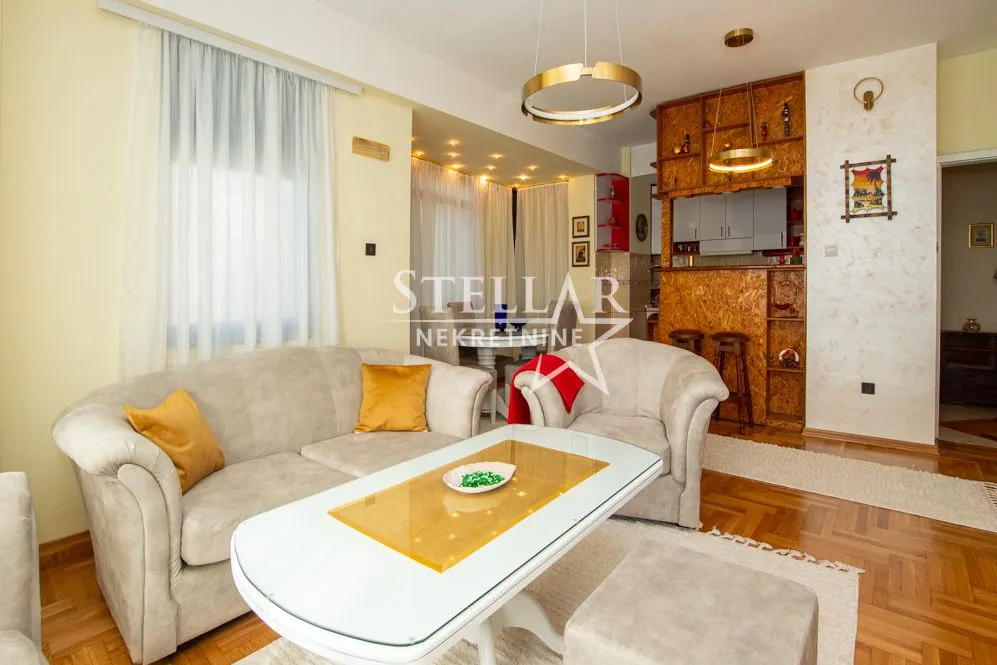 Izdavanje, dvosoban stan, 76m², Centar, Podgorica