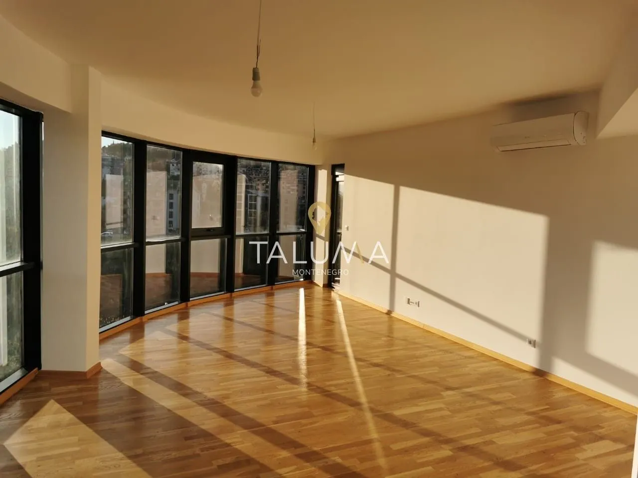 Izdavanje, trosoban stan, 117m², Momišići, Podgorica