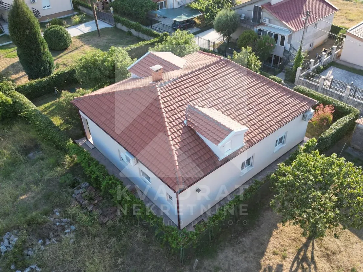 Prodaja, kuća, 200m², Tološi, Podgorica