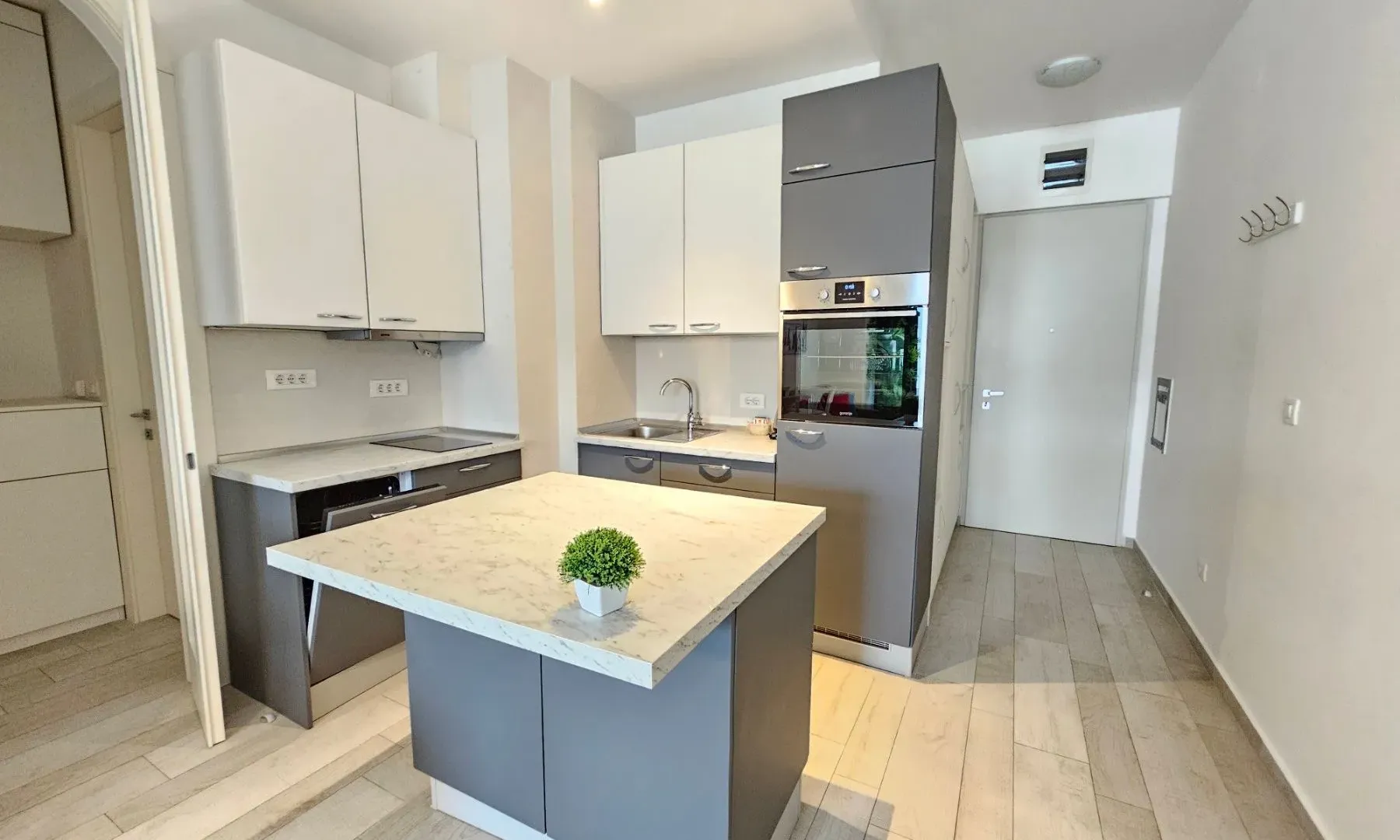 Rent, one bedroom apartment, 57m², Budva, Crna Gora