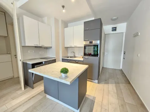 Rent, one bedroom apartment, 57m², Budva, Crna Gora - image 11