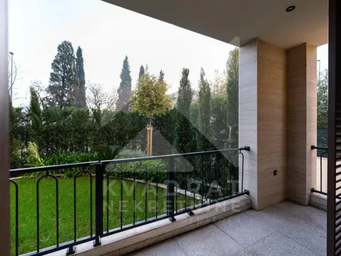 Prodaja, trosoban stan, 137m², Stara Varoš, Podgorica - image 17