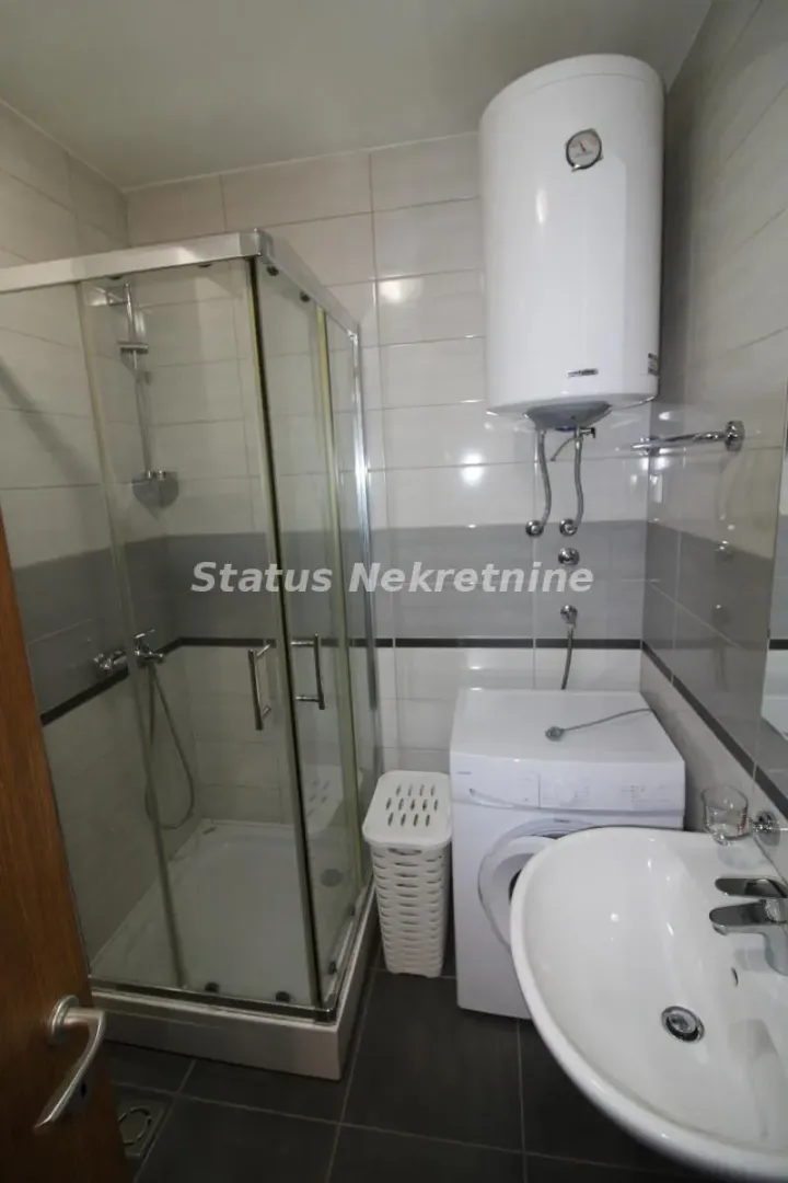 Izdavanje, garsonjera, 24m², Centar, Novi Sad