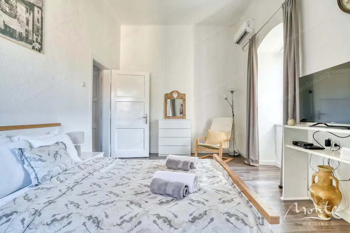 Prodaja, jednosoban stan, 34m², Grad, Kotor