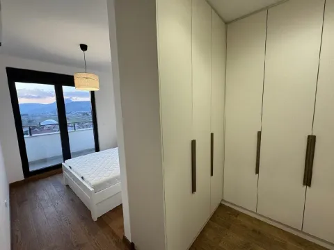 Izdavanje, trosoban stan, 96m², Tološka šuma, Podgorica - image 8