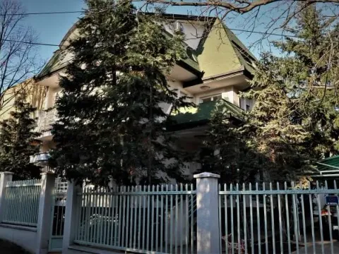Izdavanje, kuća, 450m², Savski Venac, Beograd