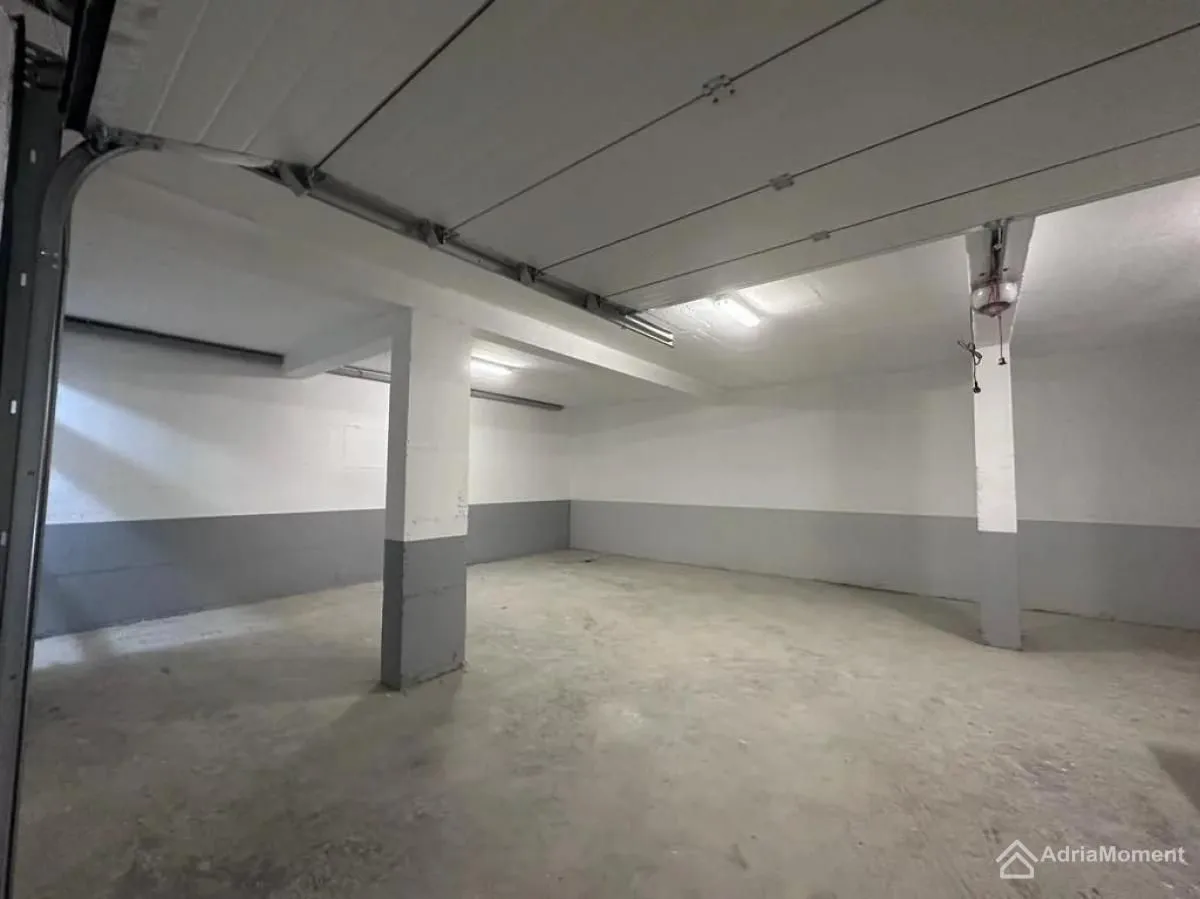 Prodaja, trosoban stan, 105m², Centar, Tivat