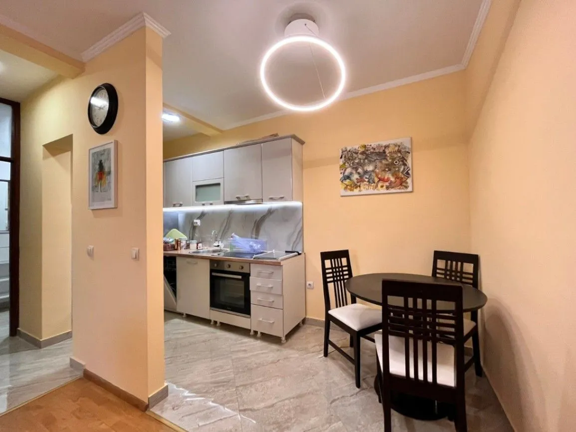 Izdavanje, dvosoban stan, 65m², Pobrežje, Podgorica