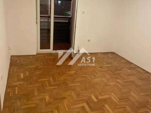 Stan in Adamovićevo Naselje