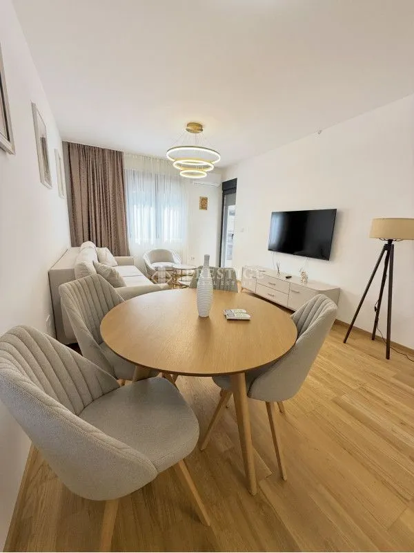 Izdavanje, jednosoban stan, 50m², City Kvart, Podgorica