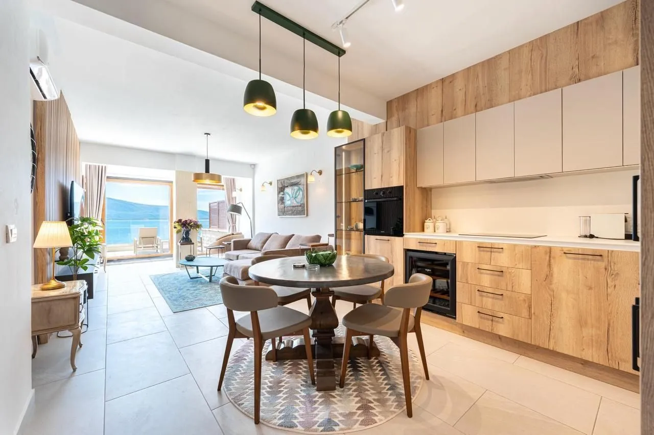 Prodaja, dvosoban stan, 67m², Tivat, Crna Gora