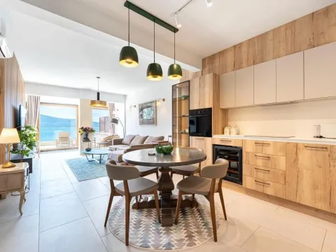 Prodaja, dvosoban stan, 67m², Tivat, Crna Gora