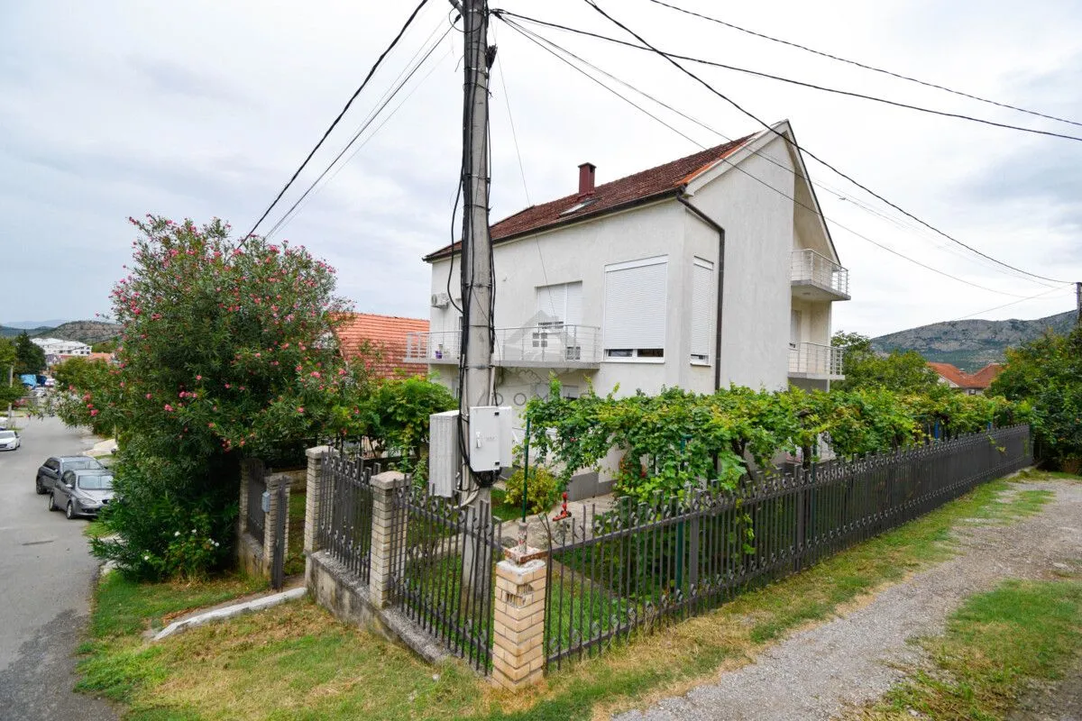 Sale, house, 300m², Zagorič, Podgorica