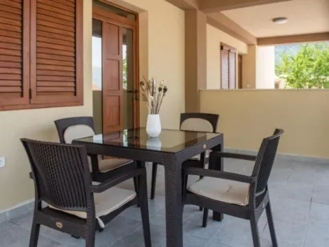 Izdavanje, jednosoban stan, 50m², Škaljari, Kotor - image 4