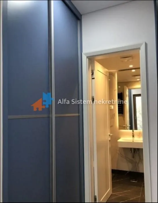 Izdavanje, dvosoban stan, 54m², Savski Venac, Beograd