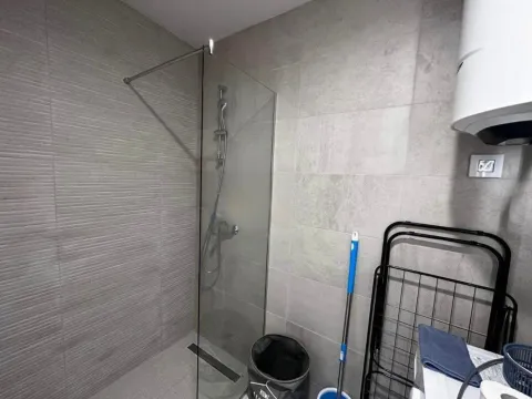 Izdavanje, četvorosoban stan, 45m², Stari Aerodrom, Podgorica - image 8