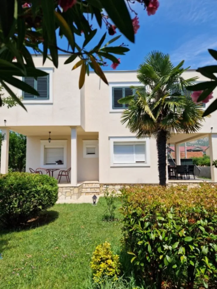 Izdavanje, kuća, 94m², Masline, Podgorica