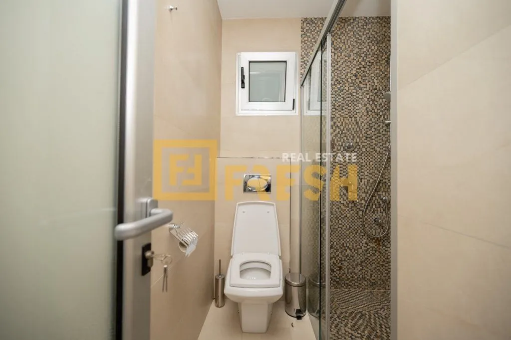 Rent, house, 380m², Mareza, Podgorica