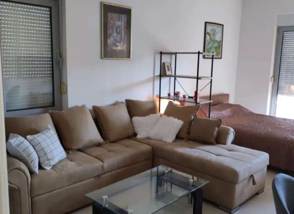 Izdavanje, garsonjera, 39m², Topla, Herceg Novi