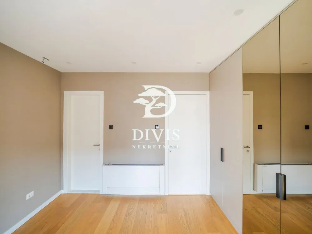 Sale, three bedroom apartment, 78m², Neimar, Vračar Sve Podlokacije