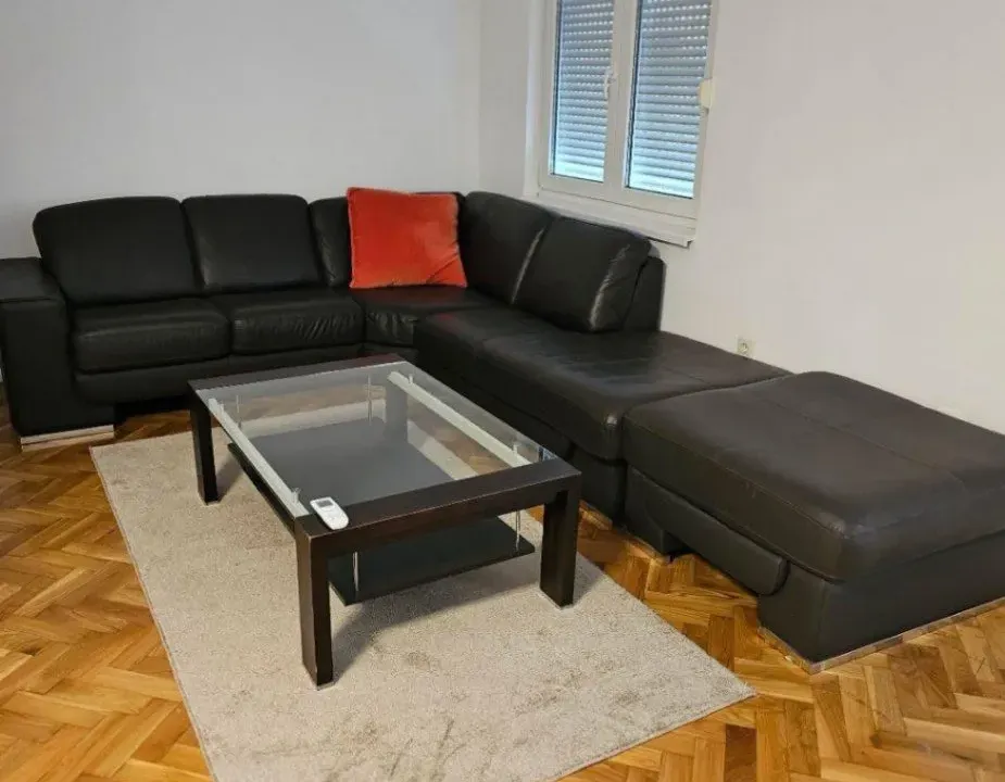 Izdavanje, jednosoban stan, 46m², Blok 6, Podgorica
