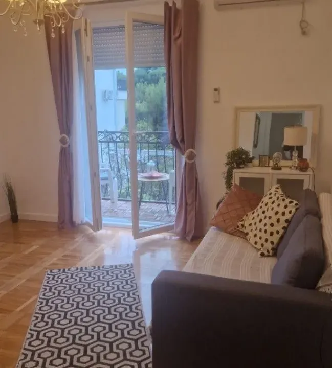 Izdavanje, stan, 53m², Pod Kuk, Tivat
