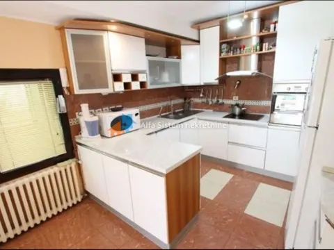 Izdavanje, kuća, 160m², Savski Venac, Beograd - image 24