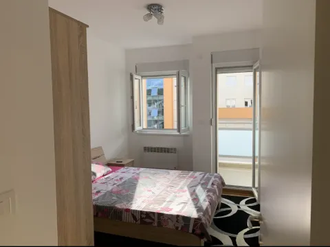 Izdavanje, jednosoban stan, 45m², City Kej, Podgorica - image 6