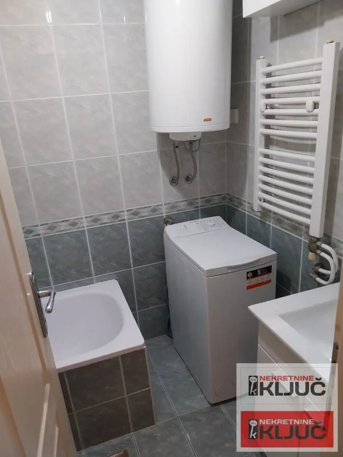 Prodaja, dvosoban stan, 43m², Cara Dušana, Novi Sad Sve Podlokacije