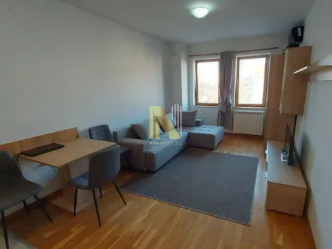 Izdavanje, garsonjera, 27m², Novi Sad, Srbija - image 1