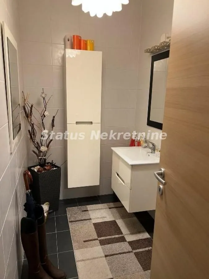 Prodaja, četvorosoban stan, 120m², Novo naselje, Novi Sad