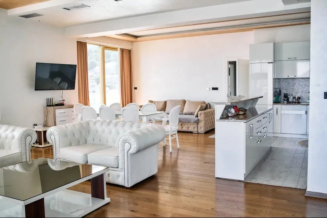 Rent, two bedroom apartment, 120m², Centar, Budva