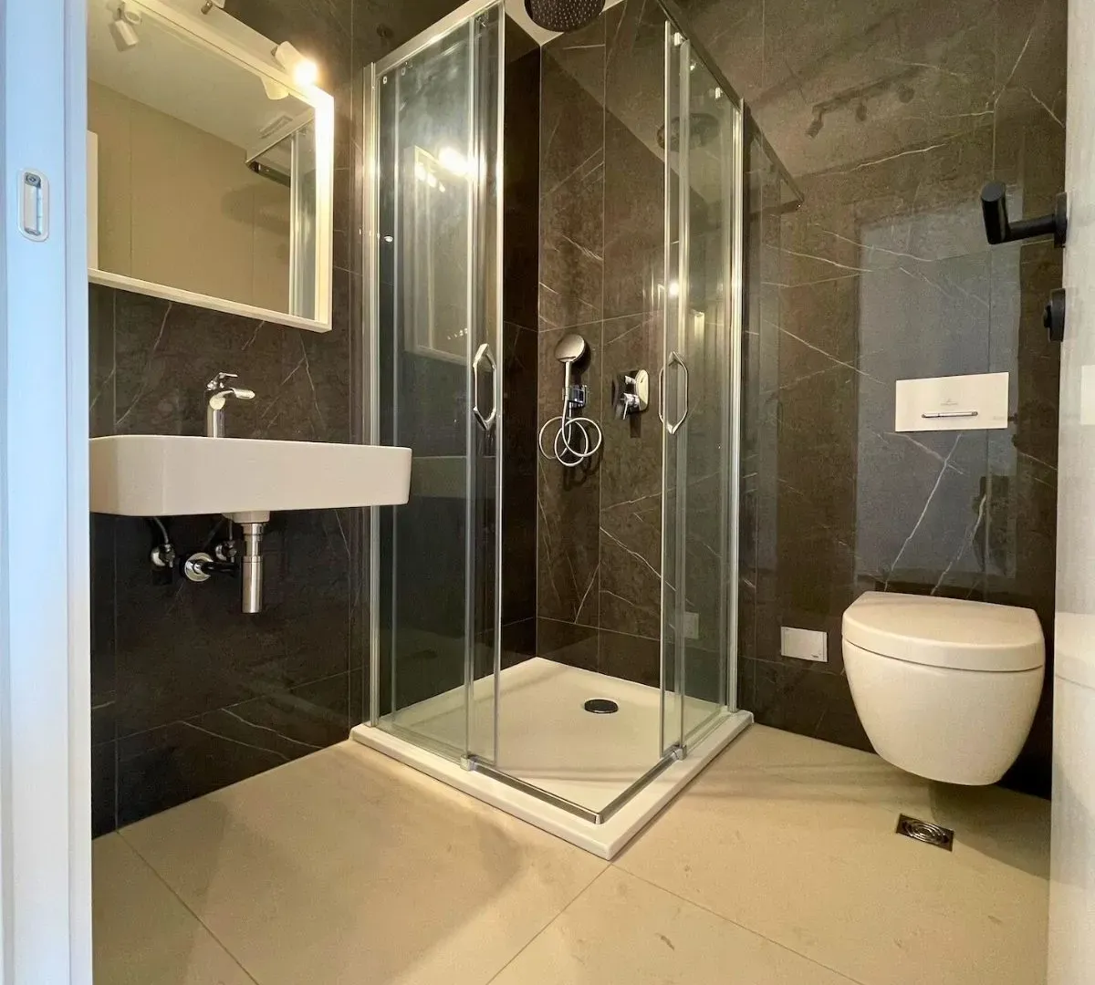 Izdavanje, trosoban stan, 81m², Stari grad, Novi Sad