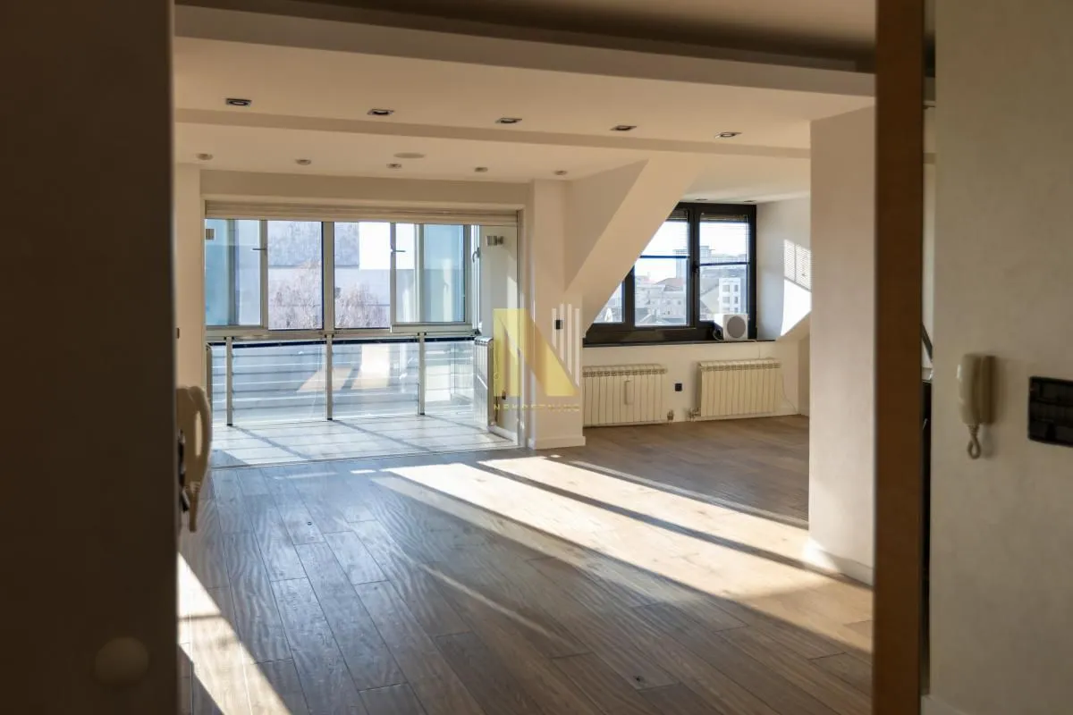 Prodaja, stan, 206m², Centar, Novi Sad