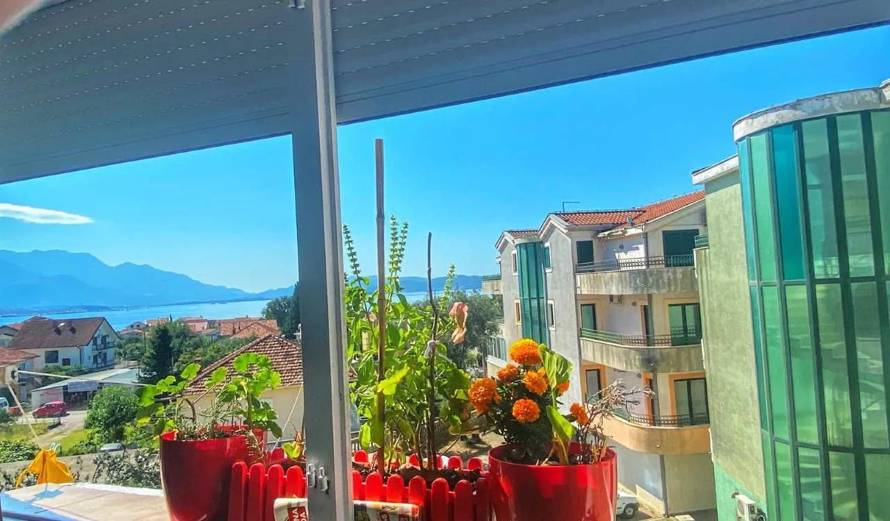 Prodaja, dvosoban stan, 74m², Herceg Novi, Crna Gora