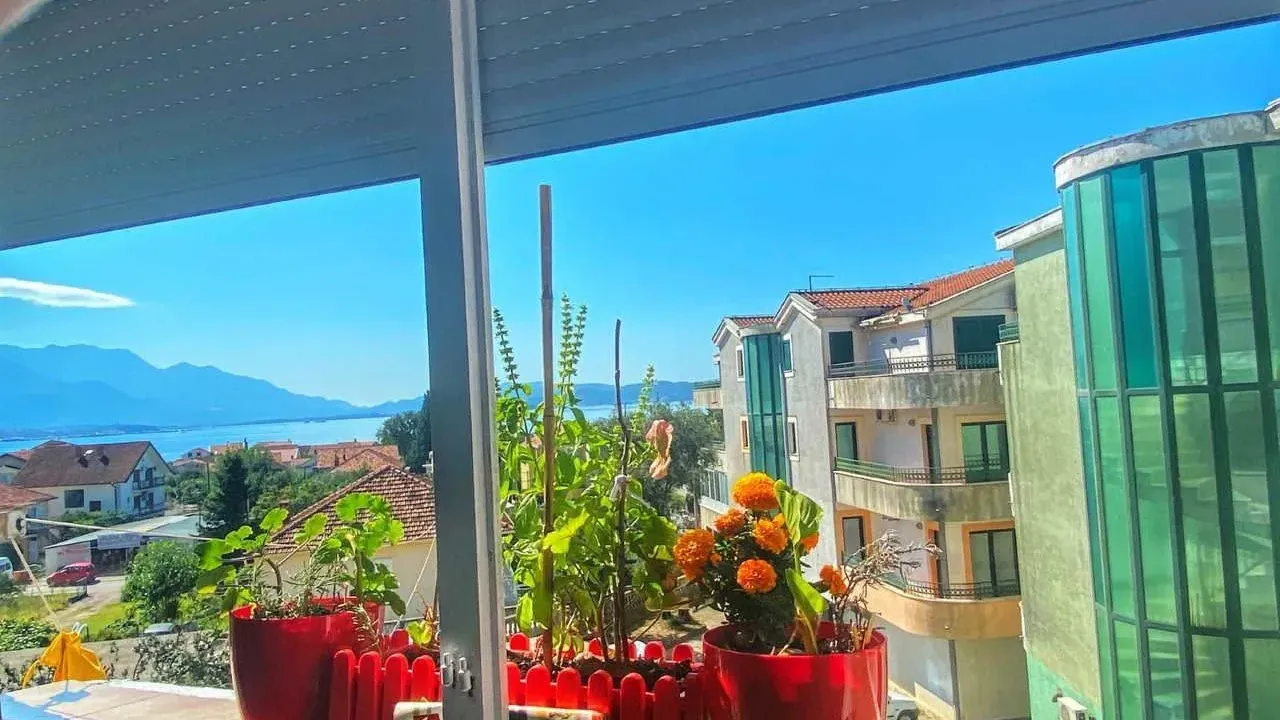 Prodaja, dvosoban stan, 74m², Herceg Novi, Crna Gora