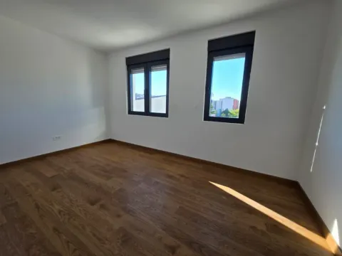 Prodaja, trosoban stan, 101m², Tološi, Podgorica - image 5