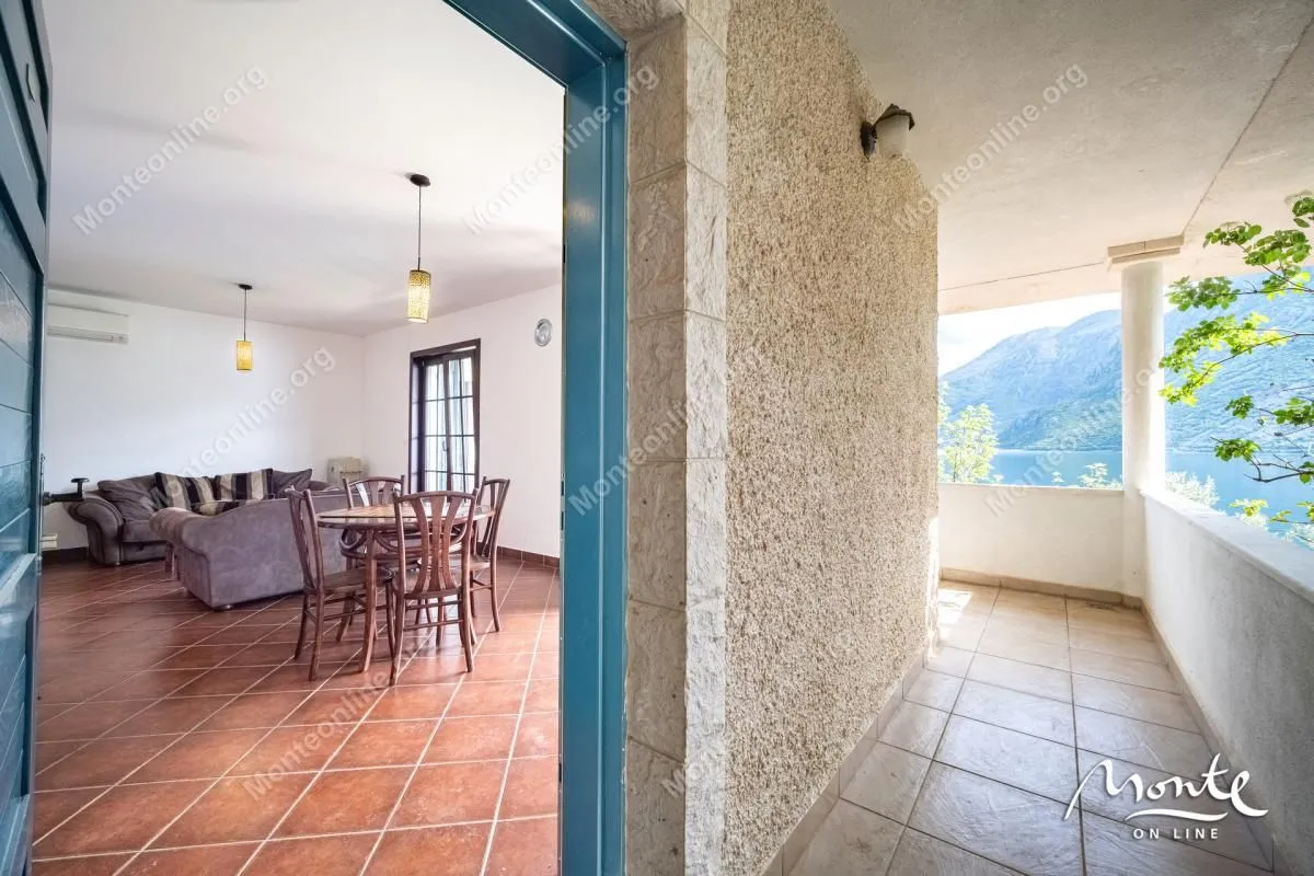 Prodaja, dvosoban stan, 94m², Kostanjica, Kotor